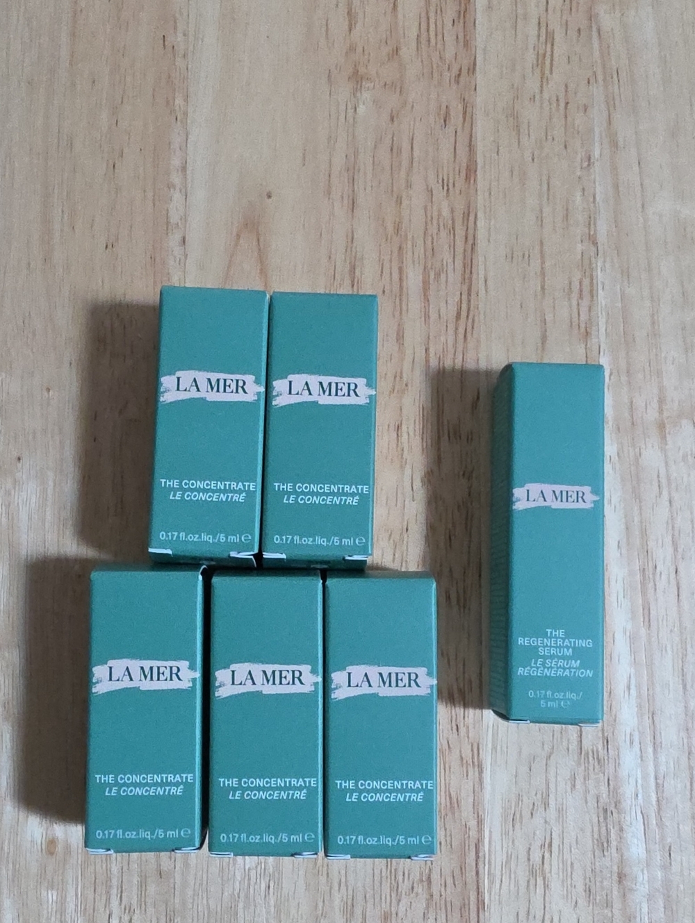 La Mer Skincare Serums in Teal Green Packaging